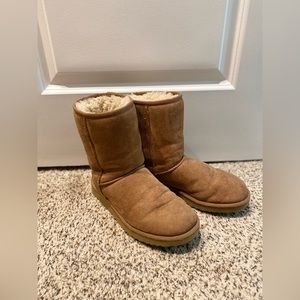 Women’s size 8 Medium UGG boot
